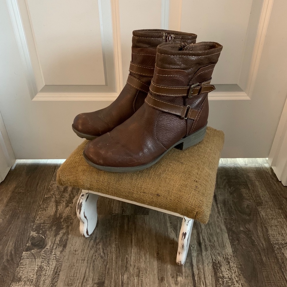 EARTHBOUND Leather Ankle Boot